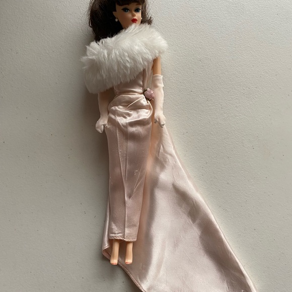 Vintage Enchanted Evening Barbie Doll Pink Gown White Stole Brunette Repro - Picture 3 of 12